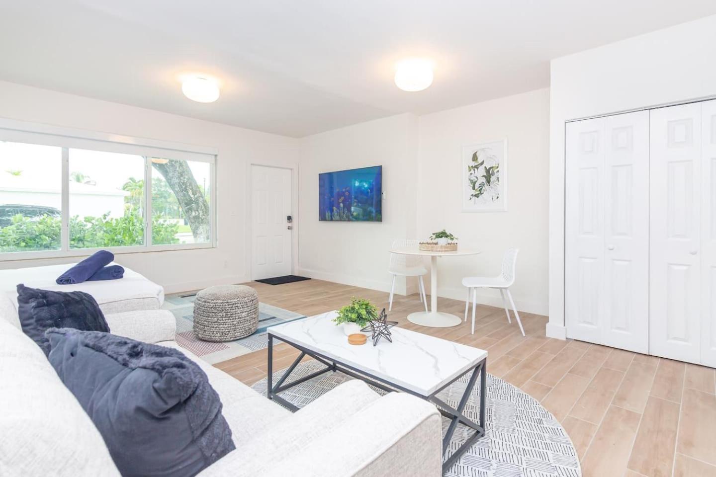 Large Stylish Studio Apartment In El Portal #3 迈阿密 外观 照片